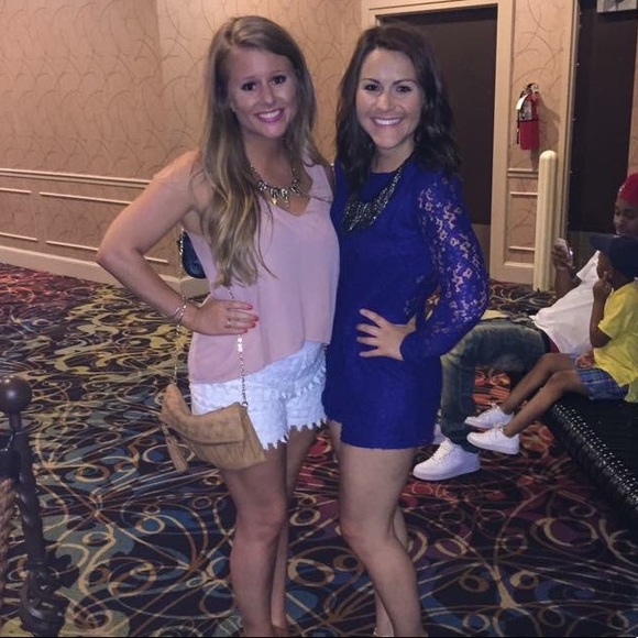 Lace romper with back cutout - Picture 4 of 4